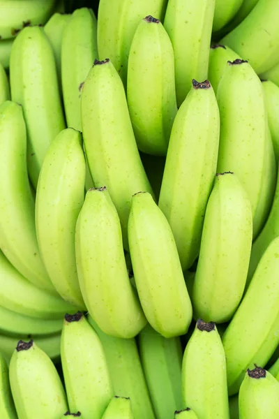Stapel Frischer Green Cavendish Bananen Auf Einem Obstmarkt — Stockfoto