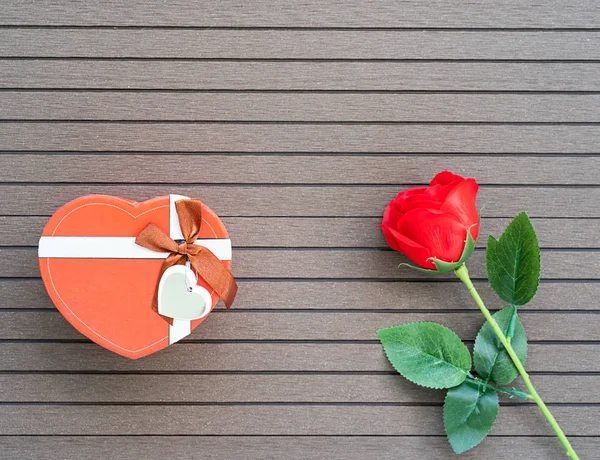 Top Vista Dia Dos Namorados Conceito Com Rosas Vermelhas Caixa — Fotografia de Stock