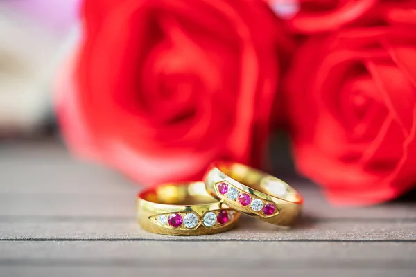 Close Wedding Ring Red Rose Love Concept — Stock Photo, Image