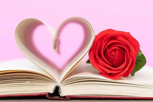 Pages Book Curved Heart Shape Red Rose Love Concept Heart — Stock Photo, Image