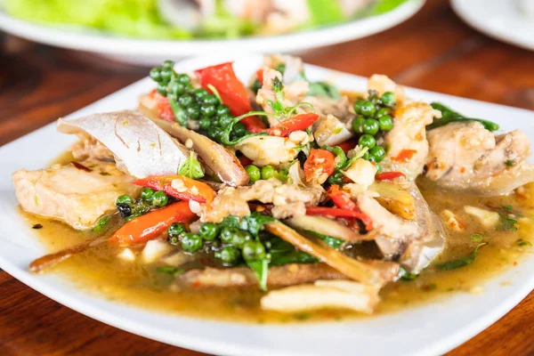 Sauté épicé et aux herbes — Photo