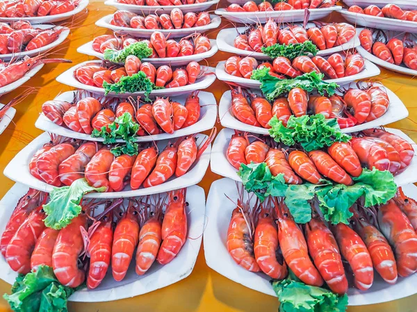 Steam shrimps on tray — Stock Photo, Image