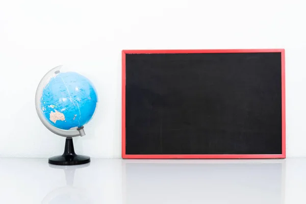 Schoolbord mock up frame en gesimuleerde wereld — Stockfoto