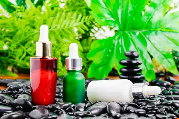 Thai Spa Massaggio Impostazione Con Bottiglia Olio Siero Contagocce Mock — Foto Stock