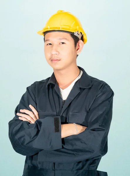 Ung Man Overall Hjälm Hatt Isolerad Blå Bakgrund — Stockfoto