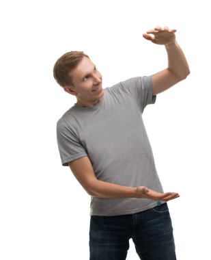 Adam gesticulating duygusal olarak izole portre