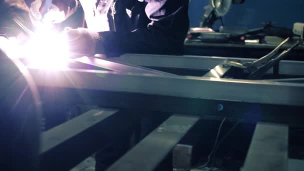 Video del proceso de soldadura de la construcción de aluminio — Vídeos de Stock