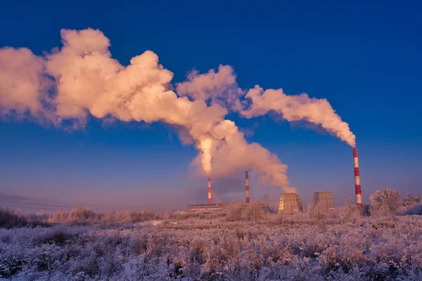 Belo inverno paisagem industrial tiro — Fotografia de Stock