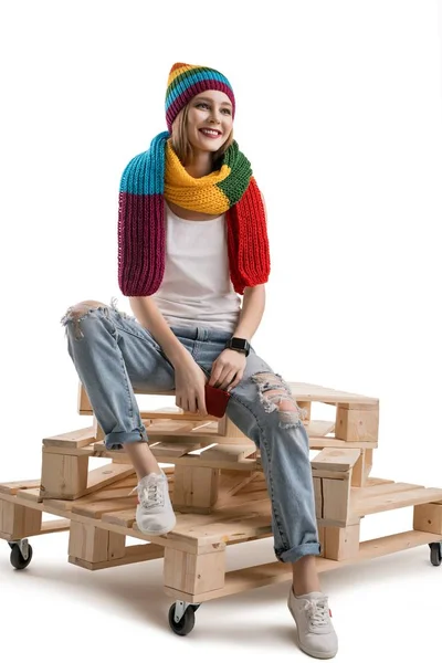 Krásné dospívající v záběru pletená šála — Stock fotografie