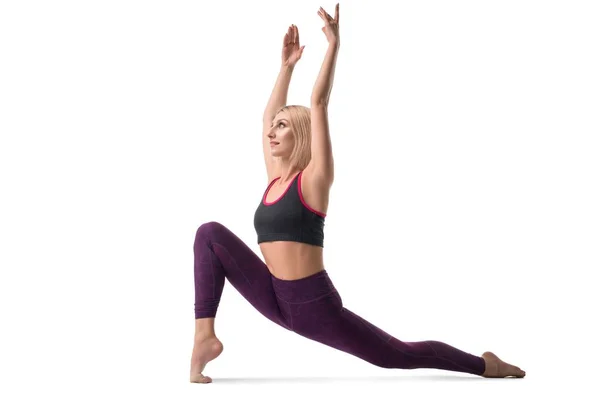 Smal blondin öva yoga isolerade Visa — Stockfoto