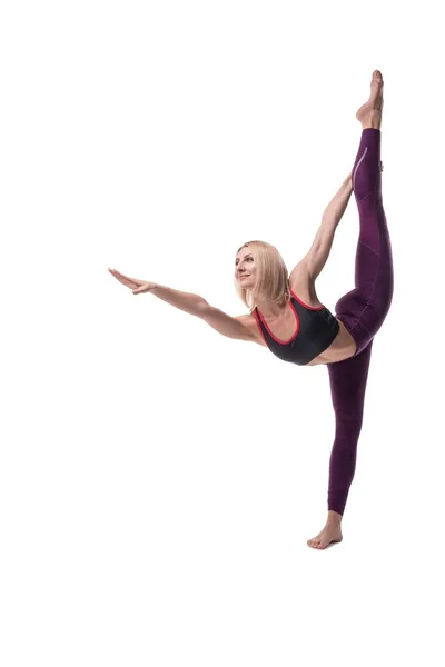 Blondynka robi joga pełnowymiarową strzał na białym tle — Zdjęcie stockowe