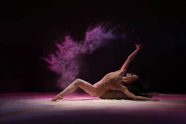 Esmer renk toz bulutu yerde