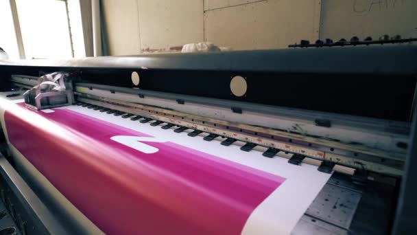 Maquinaria de impresión industrial en vista de taller — Vídeo de stock