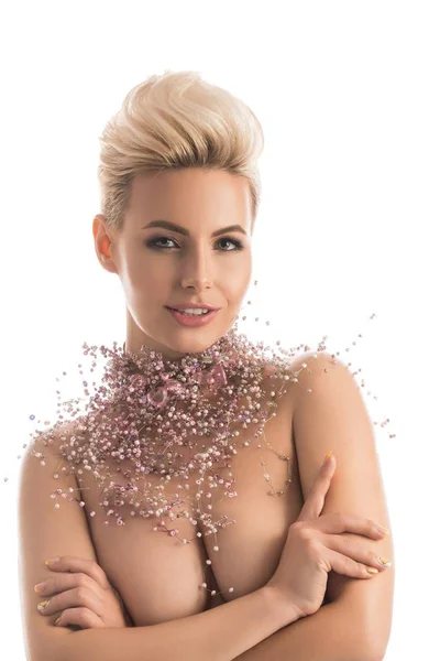 Donna topless indossa bijouterie colpo isolato — Foto Stock