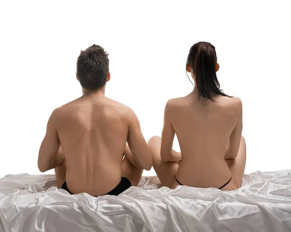 Joven pareja amorosa vista trasera aislada en la cama — Foto de Stock