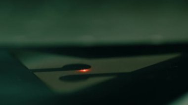 Lazer graving işleminin videosu