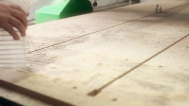 Çalışan endüstriyel elektrik süpürgesi görünümü