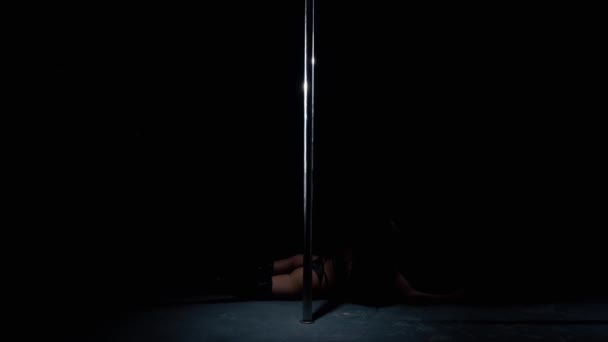 Pylon dancer in bdsm lingerie video in the dark — Stock Video