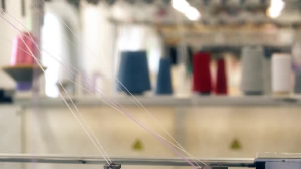 Spools of thread on knitting machine view — Stok Video