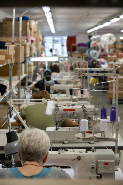 Работницы швейных мастерских — стоковое фото