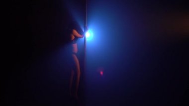 Pilon üzerinde dans iç çamaşırı Esmer