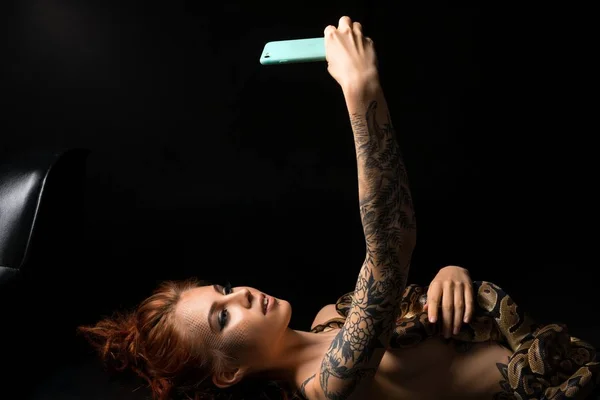 Tattooed woman in the nude with python shot — Stock Photo, Image