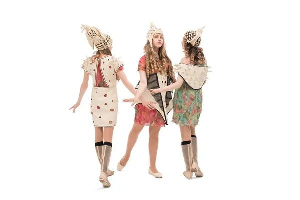 Orijinal kostümleri izole görünümünde kız grubu — Stok fotoğraf