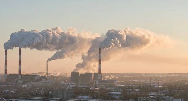 Industriella stadsbilden. Bilden av Chp i morgon — Stockfoto