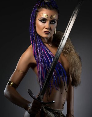 Güzel iç çamaşırlı Afrikalı kadın.