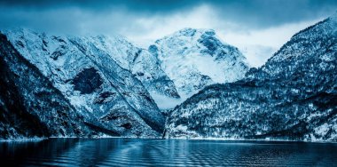 Kışın Norveç fiyortları
