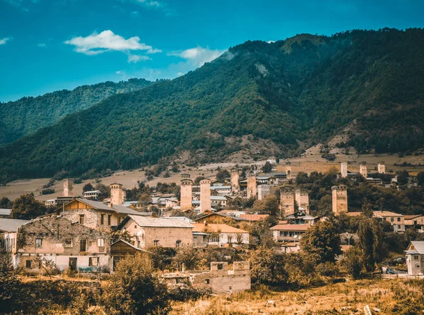 Vista panoramica delle torri Svan di Mestia — Foto Stock