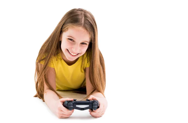 Chica acostada con joystick, cansado de jugar juegos — Foto de Stock