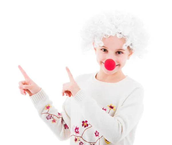 Tonårsflicka i clown peruk pekar uppåt — Stockfoto