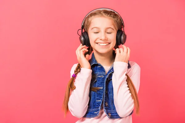 Giovane ragazza godendo la musica — Foto Stock