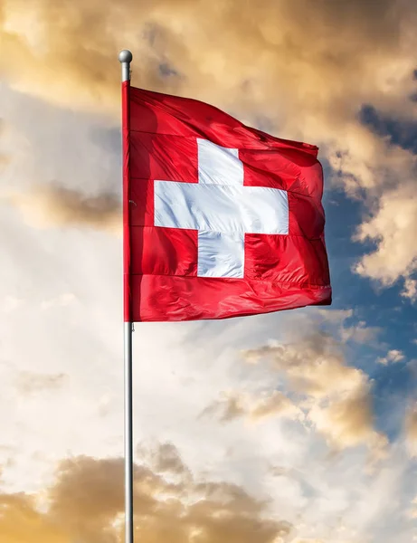 Bandiera svizzera sventola — Foto Stock