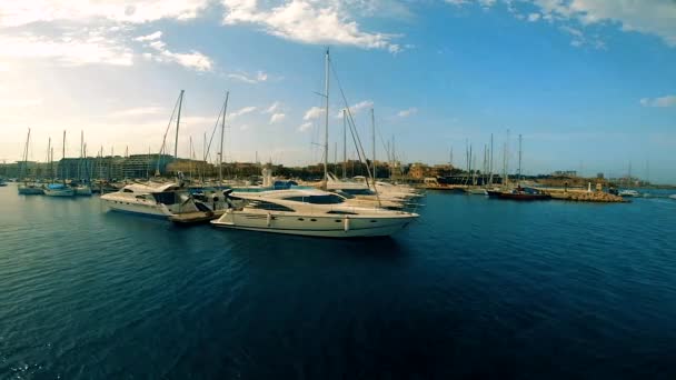 Msida yacht marine blick von der bucht — Stockvideo