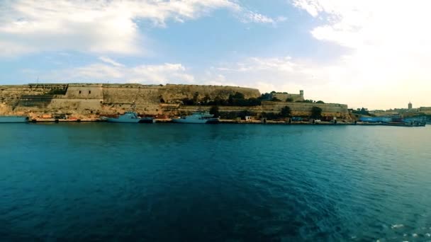 Sa Maison Vistas al jardín desde la bahía — Vídeos de Stock