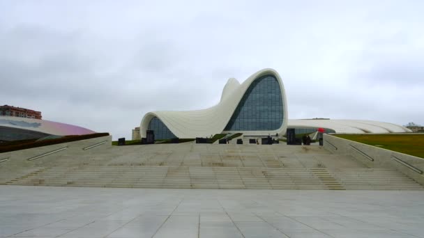 Vista del moderno edificio del centro de Heydar Aliyev , — Vídeos de Stock