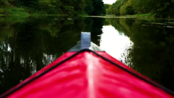 Descente sur la rivière en kayak — Video