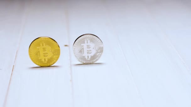 Bitcoins sur table blanche — Video