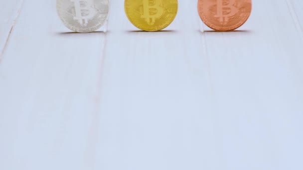 Bitcoins na mesa branca — Vídeo de Stock