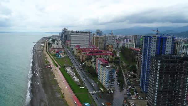 Vista aérea de Batumi en el día lluvioso 4k tiro — Vídeo de stock