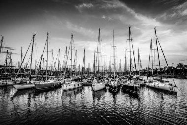 Günbatımında yatlar