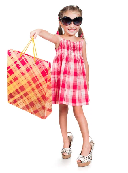 Niña sonriente con bolsa de compras —  Fotos de Stock