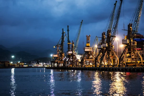 Porto merci di Batumi nella notte — Foto Stock