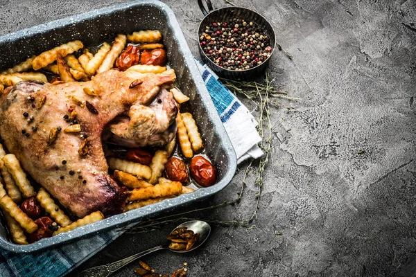 Turkey wing with french fries in baking tray top view — Stock Photo, Image