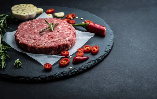 Steak de viande de bœuf haché pour hamburger — Photo