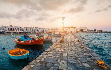 İskeleye Park edilmiş tekneler