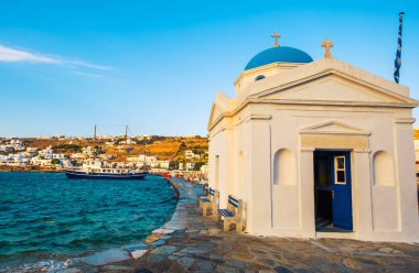 gün batımında Hıristiyan Kilisesi