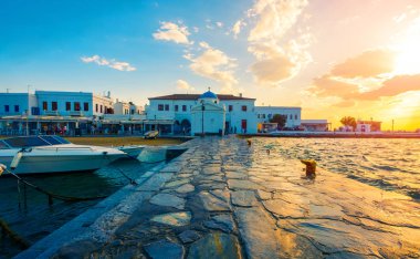 Gün batımında iskele